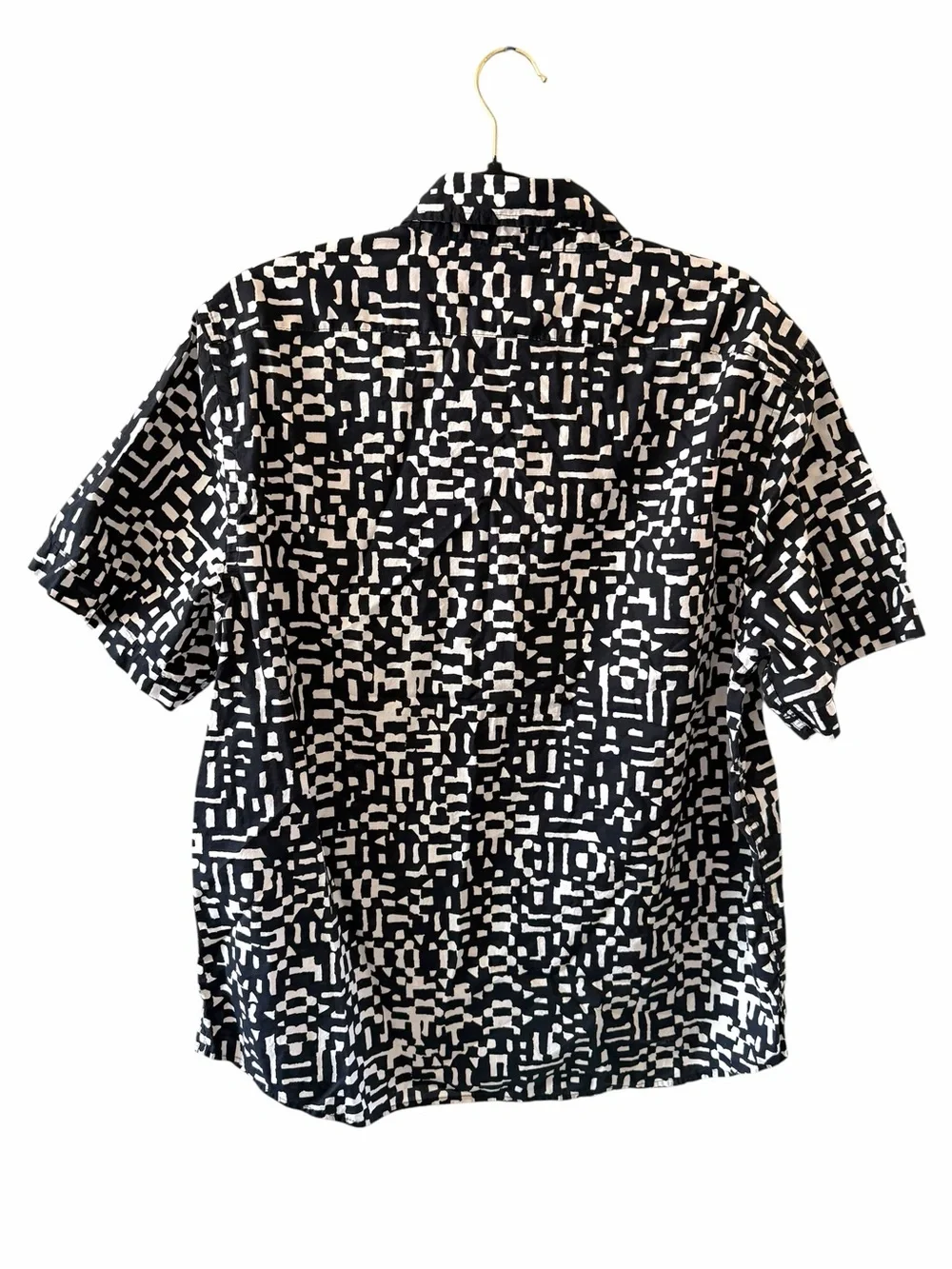 Banana Republic 100% cotton Black & White Short-Sleeve Button-Down Shirt